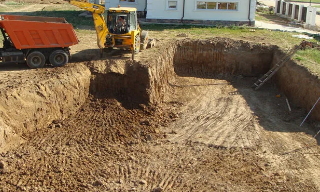 Рытье котлованов под фундамент в Ачинске – цена от 2556 руб. за м3 | 2Землекопа-Чнс