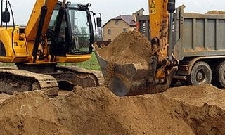 Выкопать яму экскаватором в Ачинске от 921 руб. - 2Землекопа-Чнс