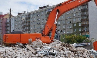 Вывоз строительного мусора с участка в Ачинске недорого от 1534 руб. | 2Землекопа-Чнс